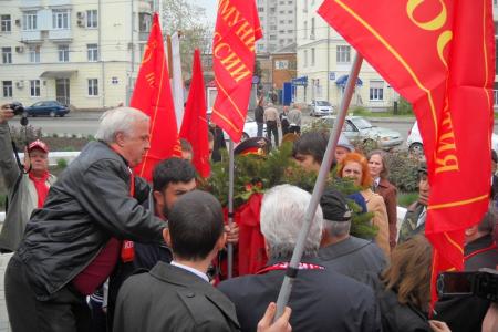 Краснодар: Возложение цветов к памятнику Ильичу состоялось, несмотря на провокацию