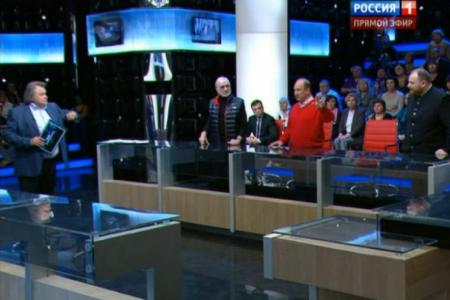 Зам.председателя ЦК КПРФ В.Ф.Рашкин в программе "Специальный корреспондент" (Россия-1): Нелегальную миграцию остановить введение трудовых виз и введение допналога на предпринимателей за привлечение иностранной рабочей силы