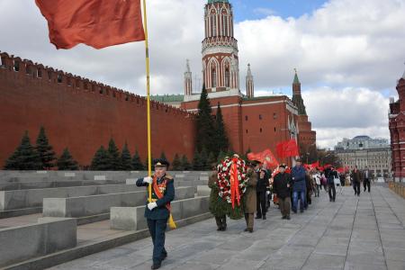 Сама история доказала правоту Ленина! Коммунисты во главе с Г.А. Зюгановым возложили цветы к Мавзолею на Красной площади