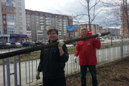 Вычистим всю грязь из России! Комсомольцы провели субботник в Екатеринбурге