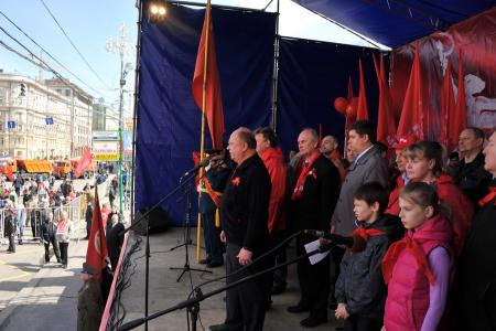 «У коммунистов и народно-патриотических сил есть реальная возможность в ближайшее время прийти к власти». Первомайская акция КПРФ в Москве