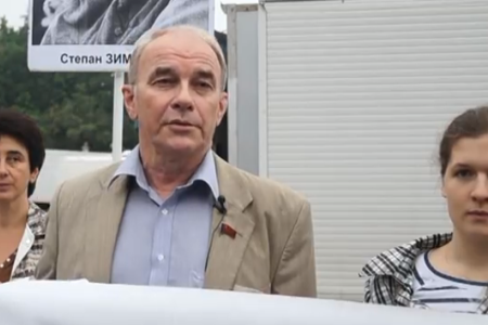 Видео. Депутат-коммунист В.Н. Тетекин принял участие в пикете в защиту "узников Болотной"