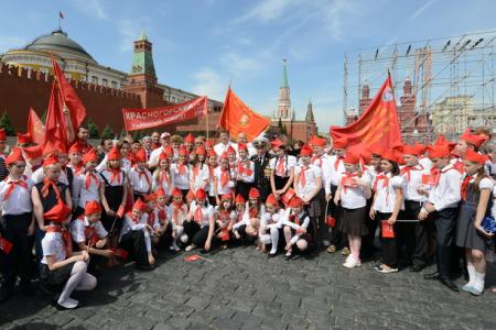 «К борьбе за дело трудового народа – будьте готовы!» Г.А. Зюганов провел торжественный прием в пионеры на Красной площади
