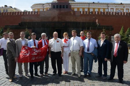 «К борьбе за дело трудового народа – будьте готовы!» Г.А. Зюганов провел торжественный прием в пионеры на Красной площади