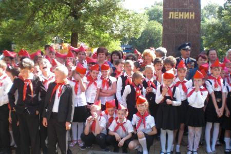 Краснодарский край. В Белореченске коммунисты провели торжественную пионерскую линейку