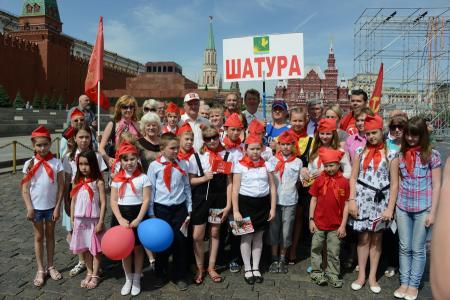 «К борьбе за дело трудового народа – будьте готовы!» Г.А. Зюганов провел торжественный прием в пионеры на Красной площади