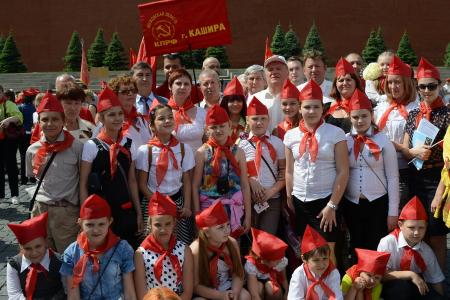 «К борьбе за дело трудового народа – будьте готовы!» Г.А. Зюганов провел торжественный прием в пионеры на Красной площади