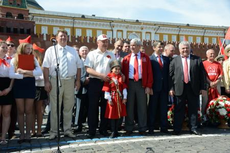 «К борьбе за дело трудового народа – будьте готовы!» Г.А. Зюганов провел торжественный прием в пионеры на Красной площади
