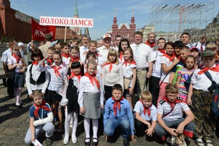 «К борьбе за дело трудового народа – будьте готовы!» Г.А. Зюганов провел торжественный прием в пионеры на Красной площади