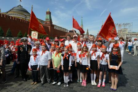 «К борьбе за дело трудового народа – будьте готовы!» Г.А. Зюганов провел торжественный прием в пионеры на Красной площади