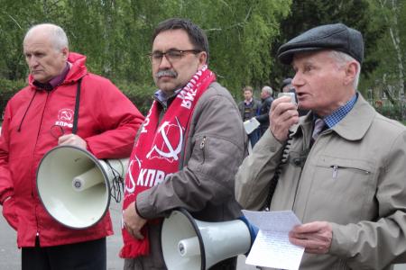 «Вернем рабочим право на забастовку!»: народные ополченцы и коммунисты г. Барнаула провели акцию в поддержку прав рабочих