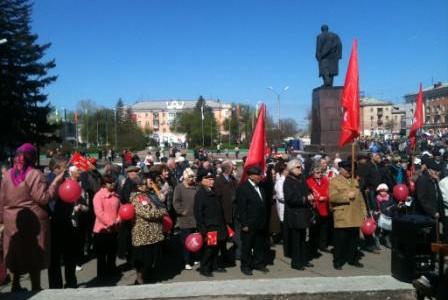Коммунисты Алтайского края в ходе первомайских акций высказались в защиту леса, «детей войны» и против роста квартплаты в крае