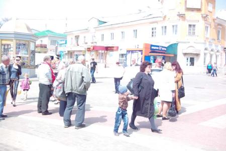 Белгородские коммунисты встретили Первомай субботниками и протестными акциями 