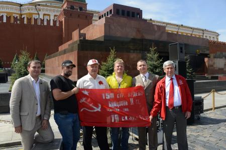 «К борьбе за дело трудового народа – будьте готовы!» Г.А. Зюганов провел торжественный прием в пионеры на Красной площади