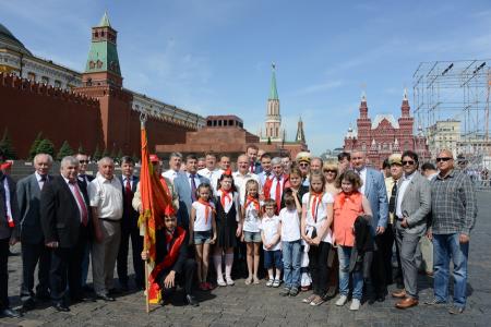 «К борьбе за дело трудового народа – будьте готовы!» Г.А. Зюганов провел торжественный прием в пионеры на Красной площади