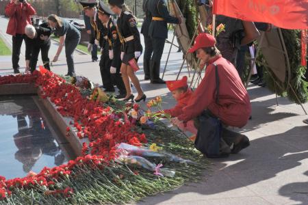 И.И. Мельников и депутаты-коммунисты Госдумы приветствовали участников Международного автопробега «Наша Великая Победа»