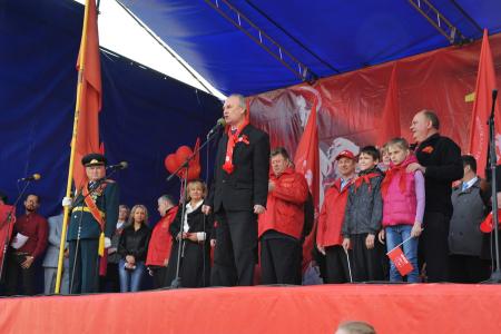 «У коммунистов и народно-патриотических сил есть реальная возможность в ближайшее время прийти к власти». Первомайская акция КПРФ в Москве