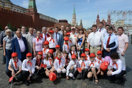 «К борьбе за дело трудового народа – будьте готовы!» Г.А. Зюганов провел торжественный прием в пионеры на Красной площади