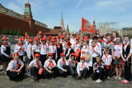 «К борьбе за дело трудового народа – будьте готовы!» Г.А. Зюганов провел торжественный прием в пионеры на Красной площади