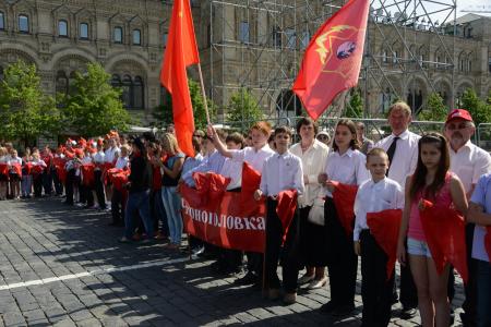 «К борьбе за дело трудового народа – будьте готовы!» Г.А. Зюганов провел торжественный прием в пионеры на Красной площади