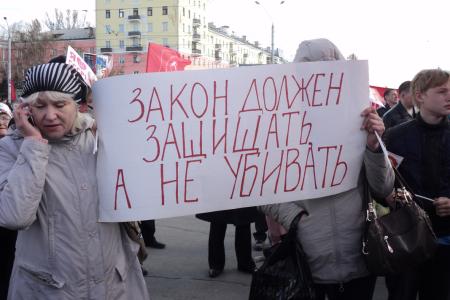 Демонстрацией и митингом отметили Первомай барнаульские коммунисты