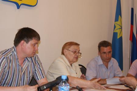 Волгоград. Прием граждан в общественной приемной Г.А.Зюганова ведет А.В. Апарина