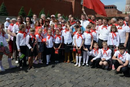«К борьбе за дело трудового народа – будьте готовы!» Г.А. Зюганов провел торжественный прием в пионеры на Красной площади