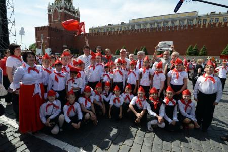 «К борьбе за дело трудового народа – будьте готовы!» Г.А. Зюганов провел торжественный прием в пионеры на Красной площади