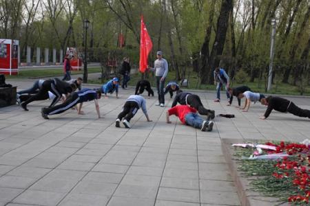 Хакасия: Молодые коммунисты провели спортивную акцию под девизом "Проведи День Победы трезвым"