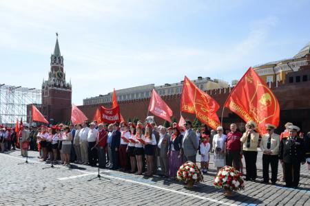 «К борьбе за дело трудового народа – будьте готовы!» Г.А. Зюганов провел торжественный прием в пионеры на Красной площади