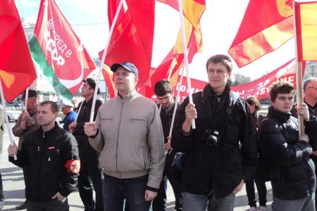 Демонстрацией и митингом отметили Первомай барнаульские коммунисты