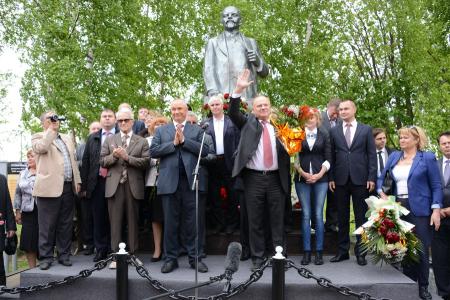 «Или левоцентристский поворот, или полное разрушение страны!» Репортаж о визите Г.А. Зюганова в Поволжье