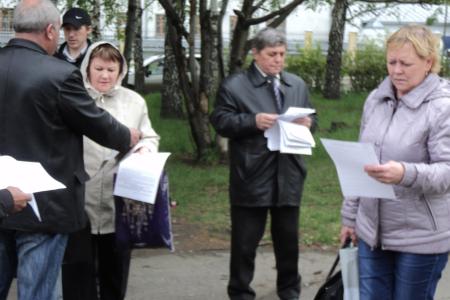 «Вернем рабочим право на забастовку!»: народные ополченцы и коммунисты г. Барнаула провели акцию в поддержку прав рабочих