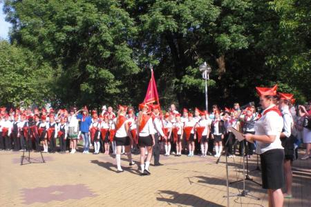 Краснодарский край. В Белореченске коммунисты провели торжественную пионерскую линейку