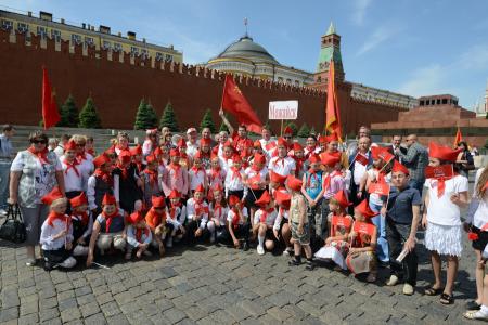 «К борьбе за дело трудового народа – будьте готовы!» Г.А. Зюганов провел торжественный прием в пионеры на Красной площади