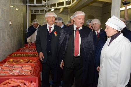 Г.А.Зюганов о народном кооперативе "Звениговский": "Ваше хозяйство - это островок социализма". Видеорепортаж КПРФ.ТВ