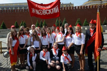 «К борьбе за дело трудового народа – будьте готовы!» Г.А. Зюганов провел торжественный прием в пионеры на Красной площади