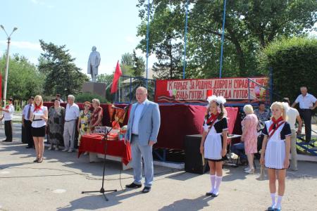 Волгоградская область. Депутат-коммунист Н.А. Паршин принял участие в торжествах по случаю Дня пионерии в Чернышковском районе