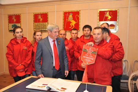 И.И. Мельников и депутаты-коммунисты Госдумы приветствовали участников Международного автопробега «Наша Великая Победа»