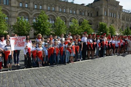 «К борьбе за дело трудового народа – будьте готовы!» Г.А. Зюганов провел торжественный прием в пионеры на Красной площади