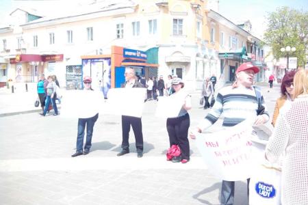 Белгородские коммунисты встретили Первомай субботниками и протестными акциями 