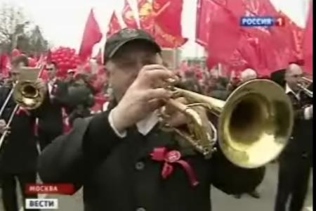 "Вести" ("Россия-1"): До памятника Марксу коммунисты дошли уже 15-тысячной колонной