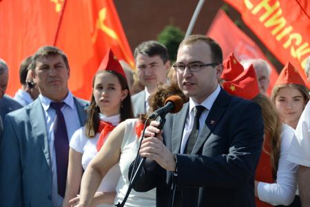 «К борьбе за дело трудового народа – будьте готовы!» Г.А. Зюганов провел торжественный прием в пионеры на Красной площади