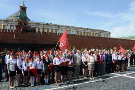 «К борьбе за дело трудового народа – будьте готовы!» Г.А. Зюганов провел торжественный прием в пионеры на Красной площади