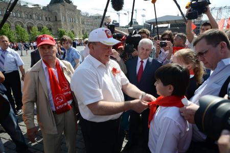 «К борьбе за дело трудового народа – будьте готовы!» Г.А. Зюганов провел торжественный прием в пионеры на Красной площади