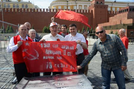 «К борьбе за дело трудового народа – будьте готовы!» Г.А. Зюганов провел торжественный прием в пионеры на Красной площади