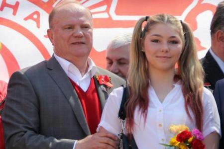 Москва. "Железная девочка" из спортивного клуба КПРФ выступит на форуме «Готов к труду и обороне»