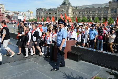 «К борьбе за дело трудового народа – будьте готовы!» Г.А. Зюганов провел торжественный прием в пионеры на Красной площади