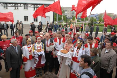 «Или левоцентристский поворот, или полное разрушение страны!» Репортаж о визите Г.А. Зюганова в Поволжье