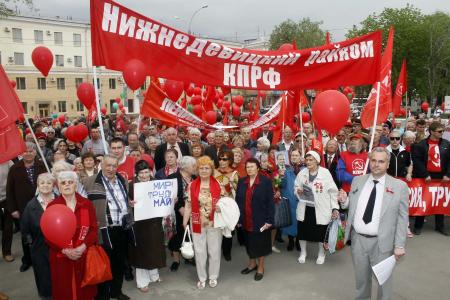 Алые первомайские знамена  на улицах городов и сел России. Записка отдела рабочего движения ЦК КПРФ об акциях партии, посвящённых Дню международной солидарности трудящихся